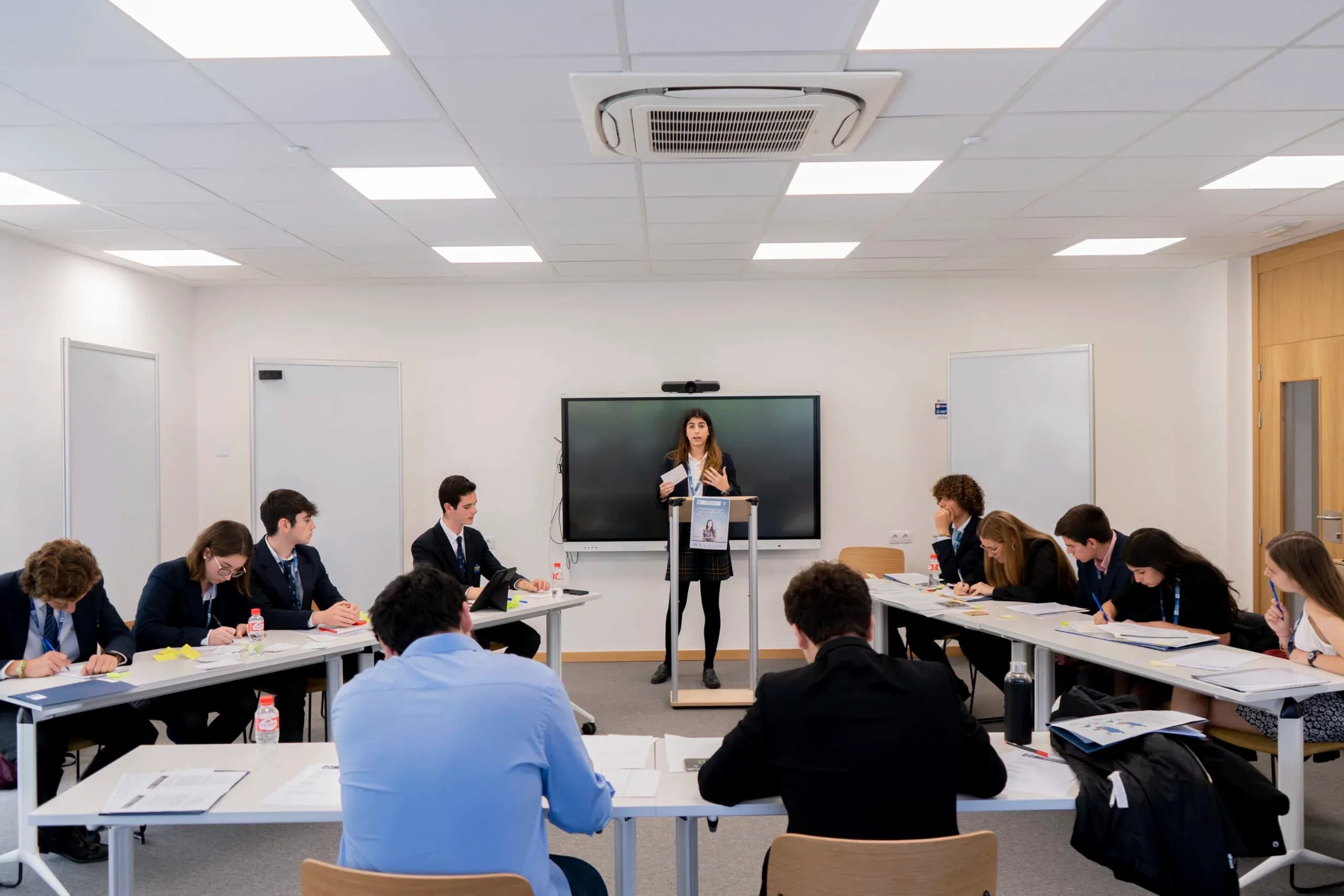 Facultad de Medicina Facultad de Derecho Empresa y Gobierno 4-3 Investigación Facultad de Medicina Estudiar en Universidad Privada Madrid