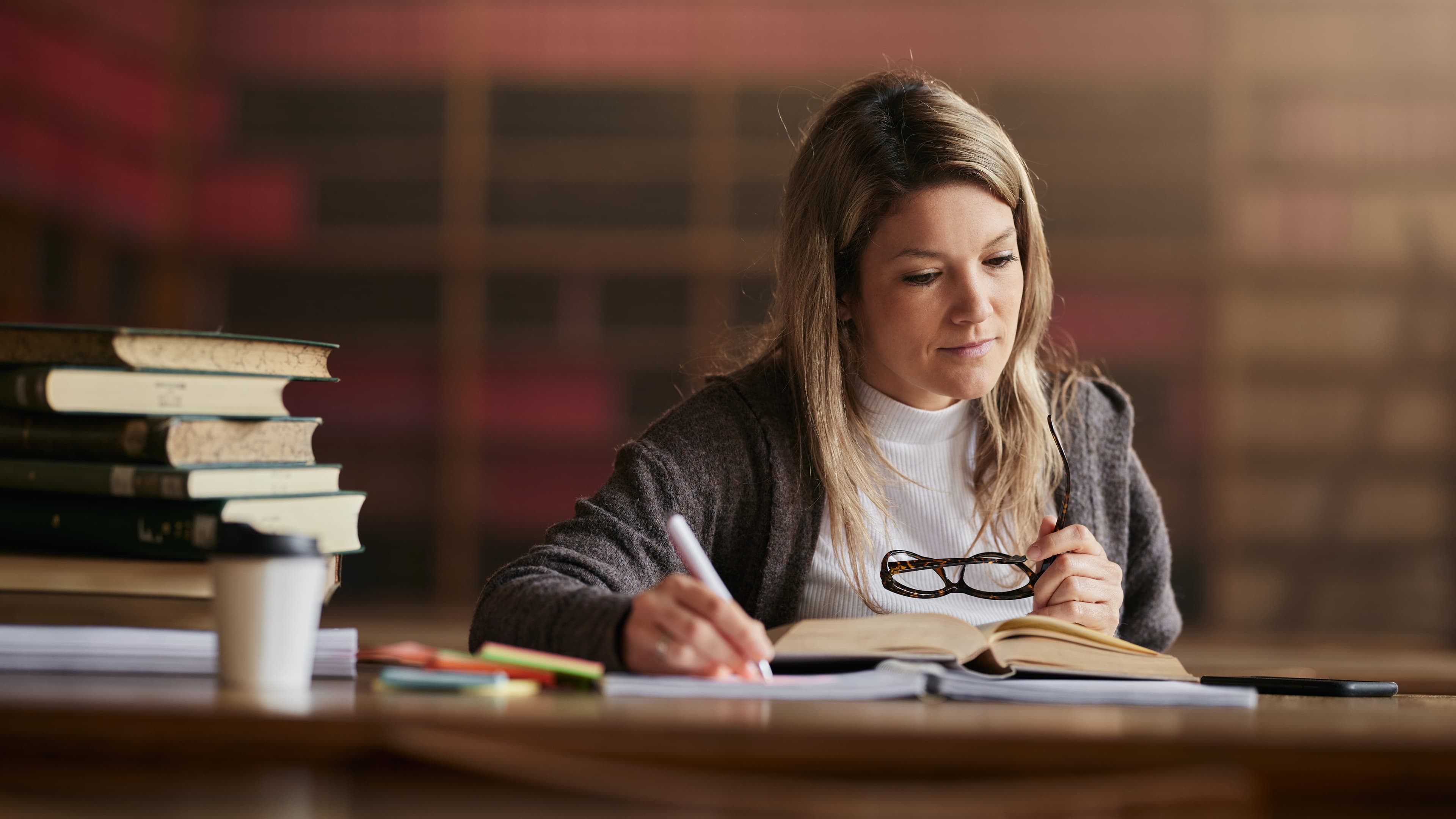 Estudiar Doble Grado PPLE + Derecho (Inglés) en Madrid: Filosofía, Política, Derecho y Economía M11_Hero_ImagenDestacada_Humanidades, historia, filosofía y estética Estudiar Doble Grado PPLE + Derecho (Inglés) en Madrid: Filosofía, Política, Derecho y Economía Estudiar en Universidad Privada Madrid