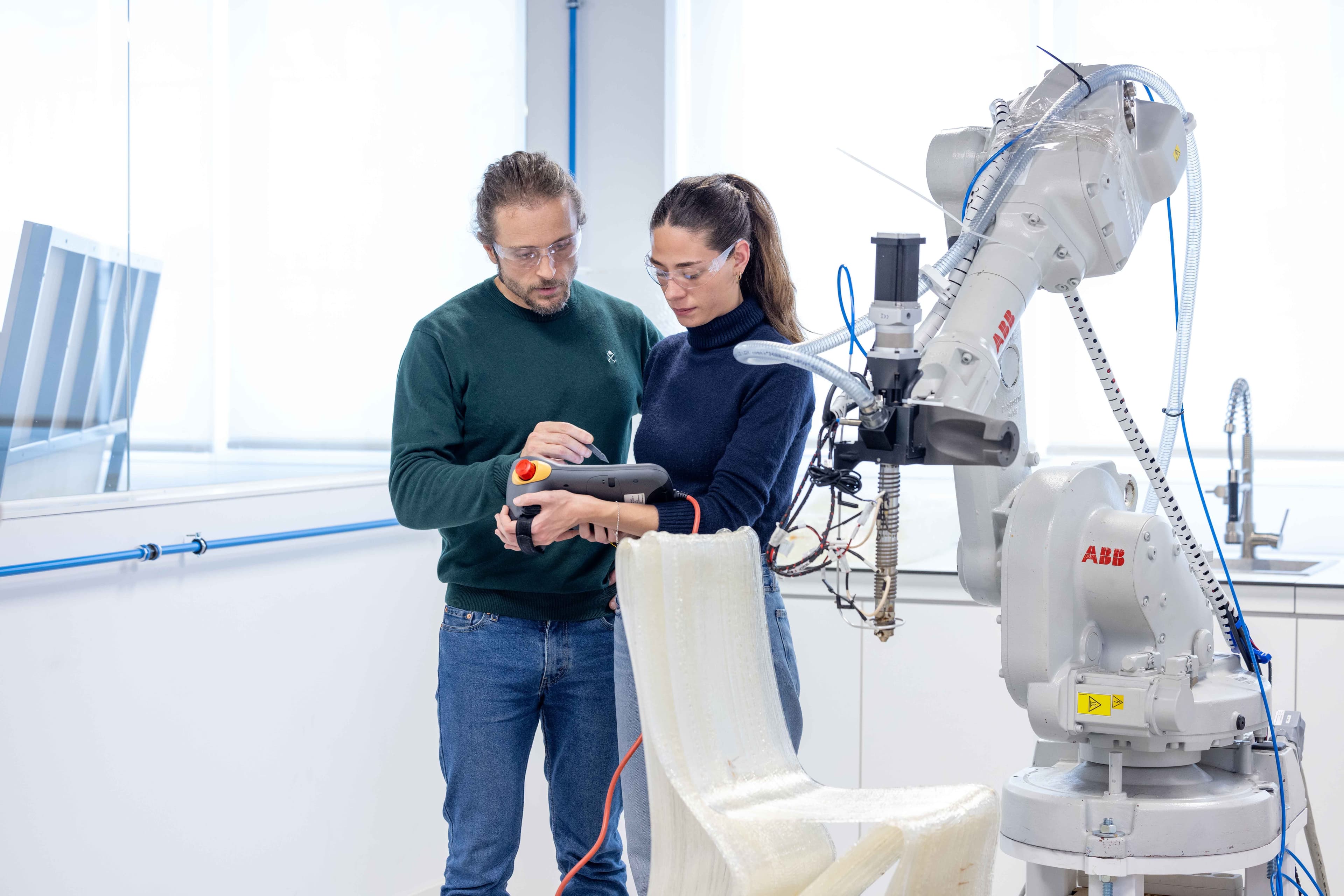 La Escuela Politécnica Superior de la UFV firma un convenio con Fundación ThePinkForce para construir robots destinados a niños con cáncer UFV1-1274 (1) La Escuela Politécnica Superior de la UFV firma un convenio con Fundación ThePinkForce para construir robots destinados a niños con cáncer Estudiar en Universidad Privada Madrid