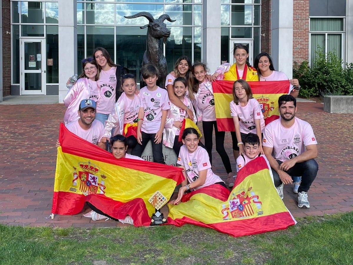 FACULTAD DE EDUCACIÓN Y PSICOLOGÍA bandera horizontal FACULTAD DE EDUCACIÓN Y PSICOLOGÍA Estudiar en Universidad Privada Madrid